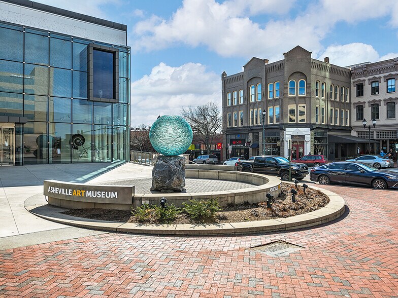 More Photos Of 9 SW Pack Sq, Asheville Office For Lease