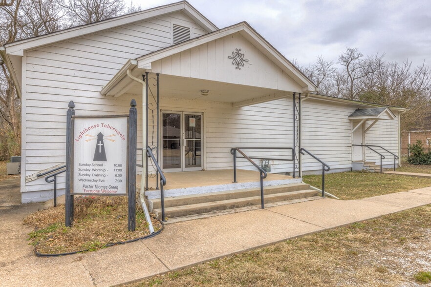 Primary Photo Of 215 S Bixby St, Coweta Religious Facility For Sale