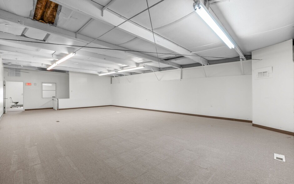 More Photos Of 105 S First Colonial Rd, Virginia Beach Flex For Sale