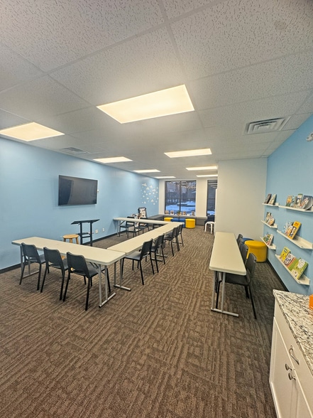 More Photos Of 19171-19191 Merriman Rd, Livonia Storefront Retail Office For Lease
