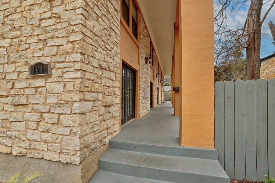 More Photos Of 1911 Lightsey Rd, Austin Apartments For Sale