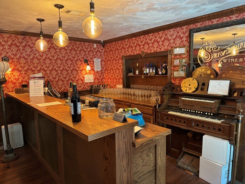 More Photos Of 316 Cooper St, Cedar Hill Restaurant For Lease