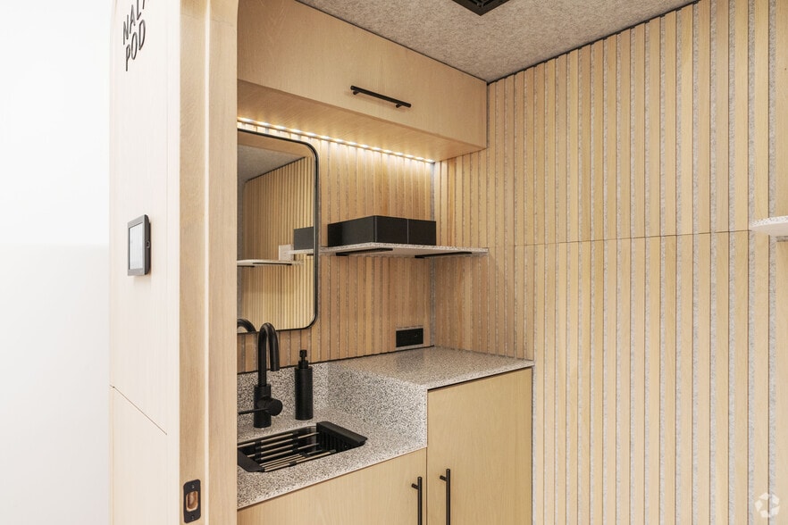 More Photos Of 300 Kent Ave, Brooklyn Office For Lease