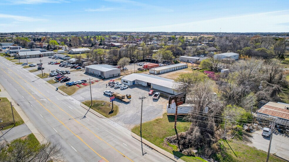 More Photos Of 1505 N Main St, Newcastle Warehouse For Sale