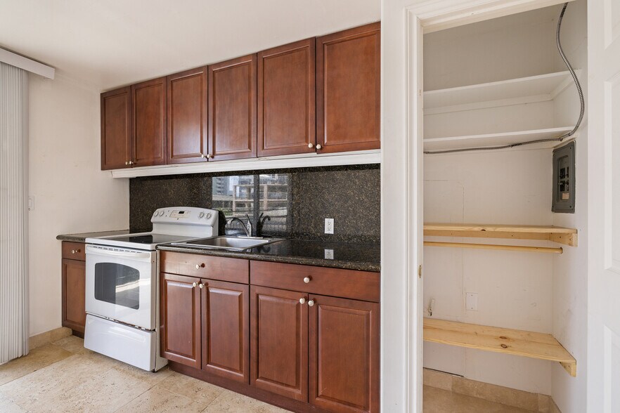 More Photos Of 254 Kaiulani Ave, Honolulu Apartments For Sale