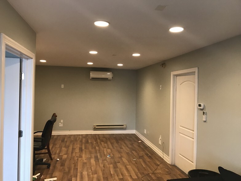 More Photos Of 23915 S Aero Ct, Plainfield Warehouse For Lease