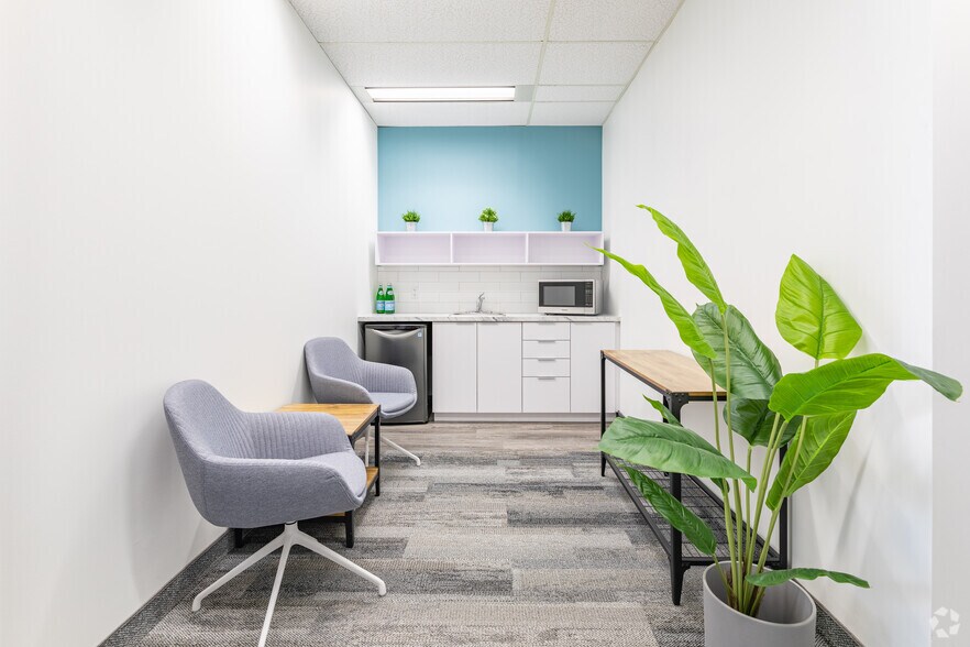 More Photos Of 2 Bloor St W, Toronto Office For Lease