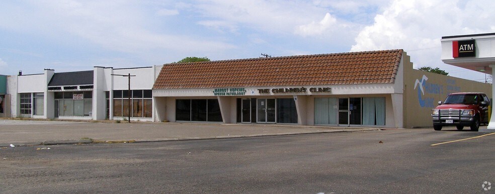 More Photos Of 1011-1021 US Highway 181, Portland Storefront For Sale