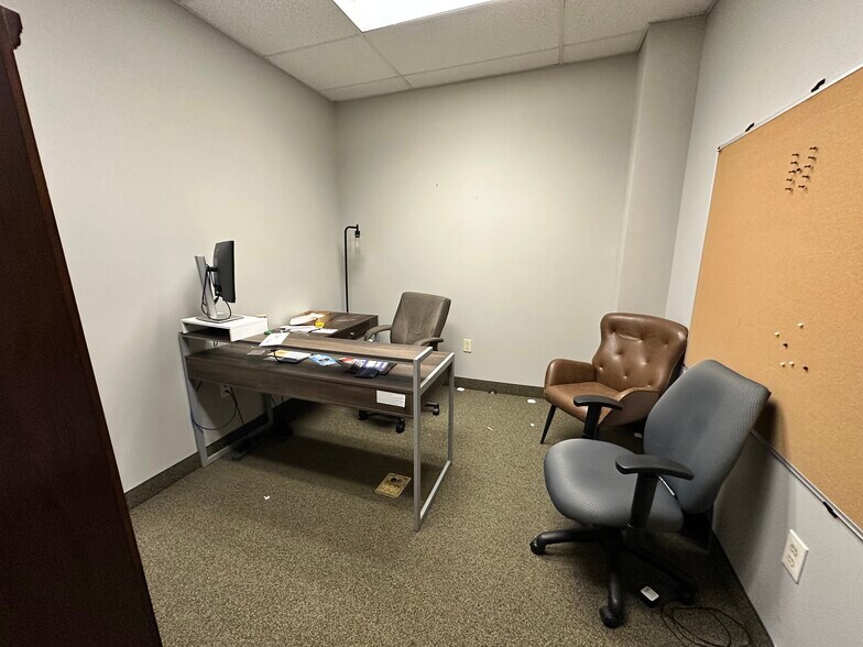 More Photos Of 269 Executive Park Dr NE, Concord Showroom For Sale