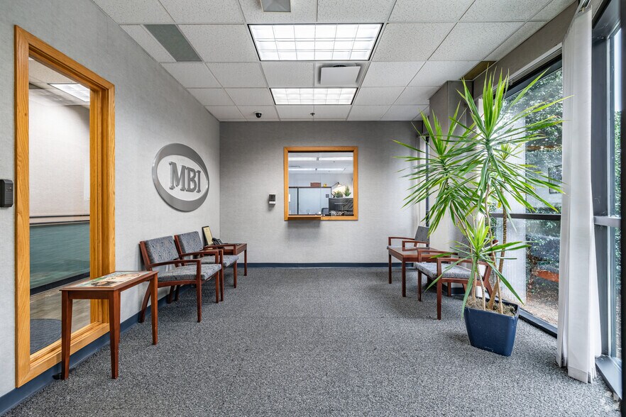 More Photos Of 15 Forest Pky, Shelton Light Manufacturing For Lease