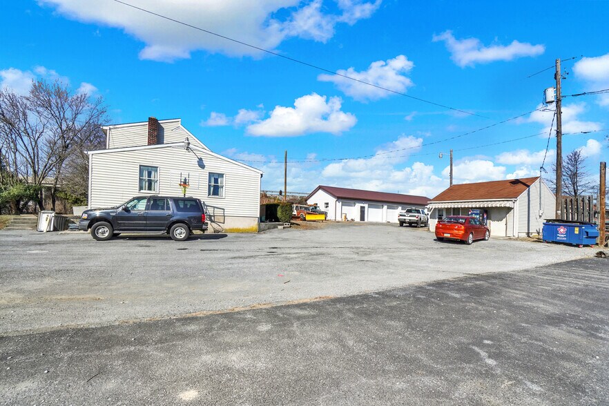 More Photos Of 1836 W Trindle Rd, Carlisle Storefront For Sale