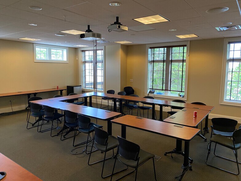 More Photos Of 150 Central Ave, Holland Office For Lease