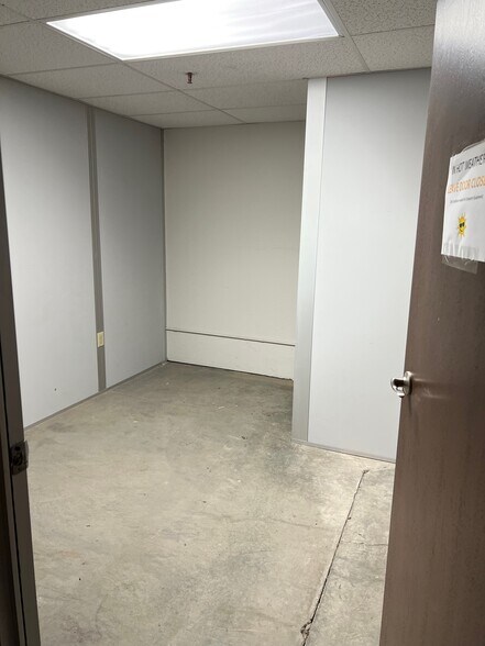 More Photos Of 202 Val Dervin Pky, Stockton Warehouse For Lease