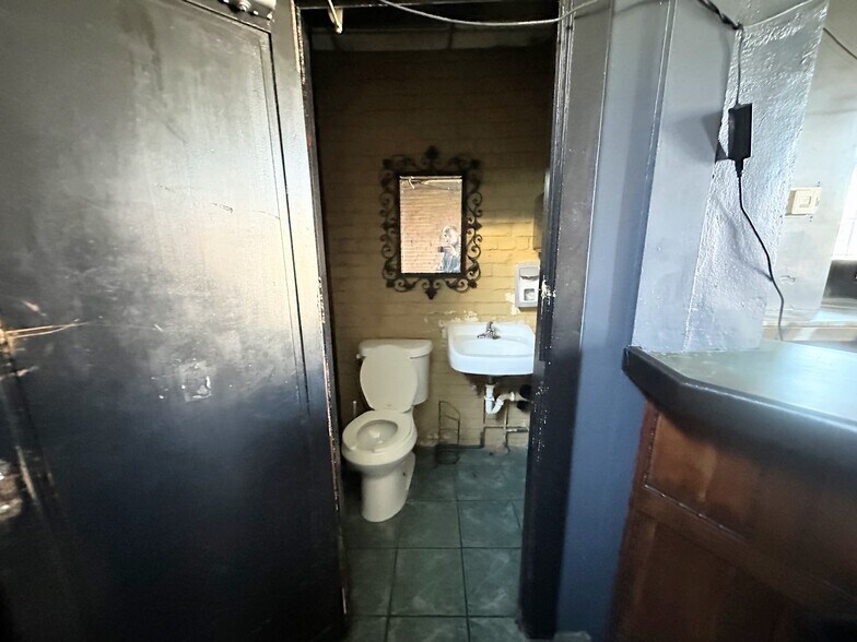 More Photos Of 1910 Magazine St, New Orleans Storefront Retail Residential For Lease