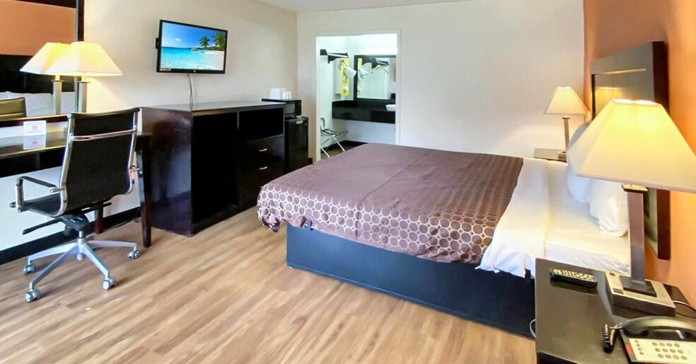 More Photos Of 3080 Colony Blvd, Leesville Hotel For Sale