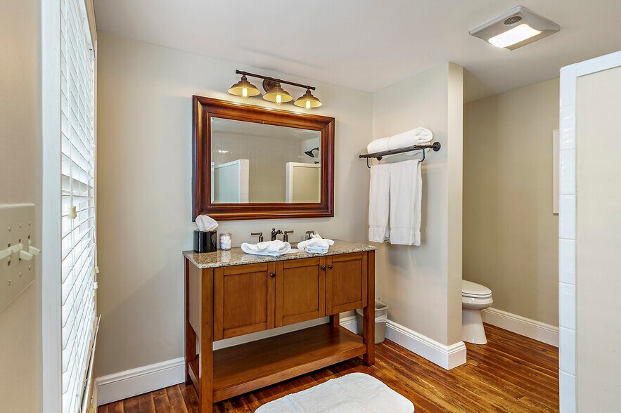 More Photos Of 240 E California St, Jacksonville Hotel For Sale