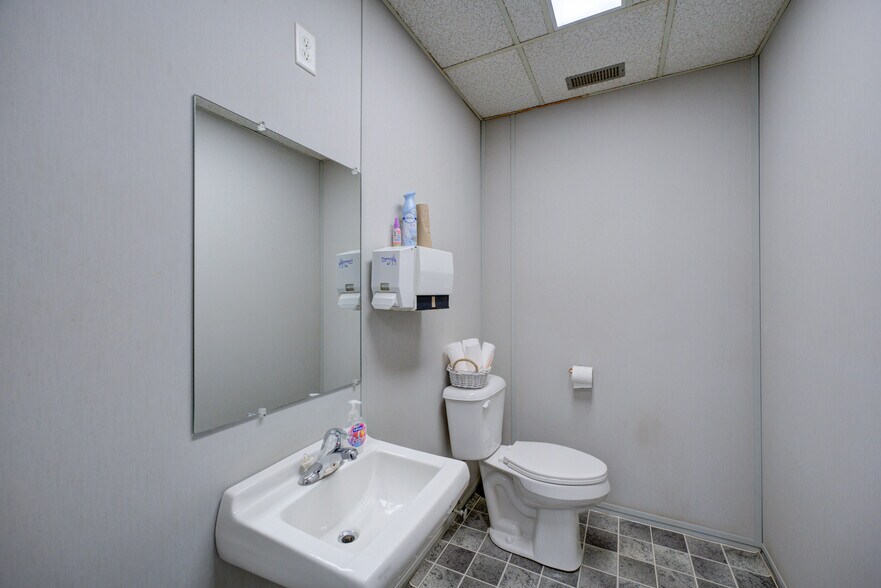 More Photos Of 114 Easton Rd, Brantford Industrial For Sale