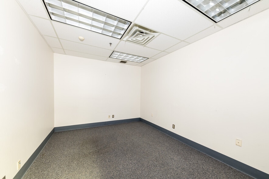 More Photos Of 347 W Main St, Clarksburg Office For Lease