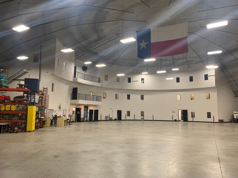 More Photos Of 3063 Outlet Center Dr, Sealy Flex For Sale