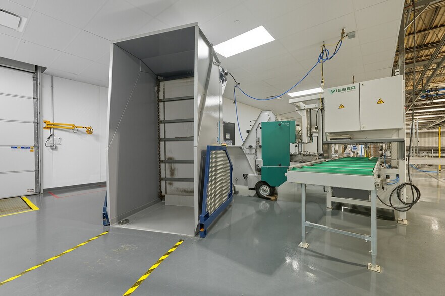 More Photos Of 1466 Curran Hwy, North Adams Manufacturing For Lease