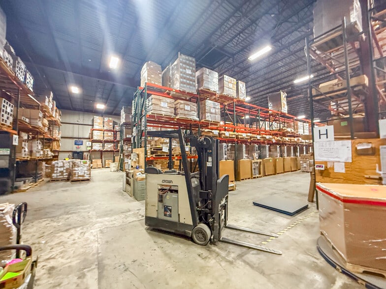 More Photos Of 3101 Beale Ave, Altoona Showroom For Sale