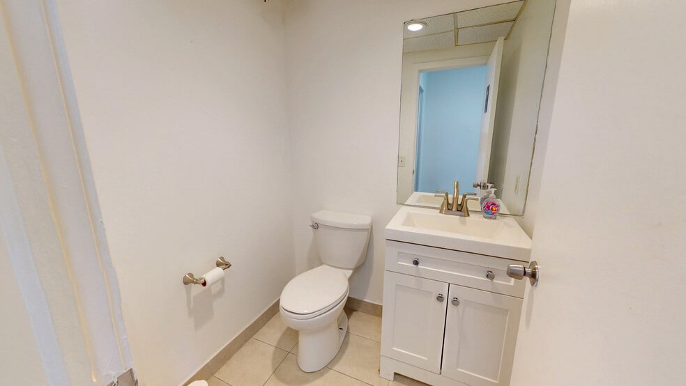 More Photos Of 68 Center St, Waterbury Storefront Retail Residential For Sale