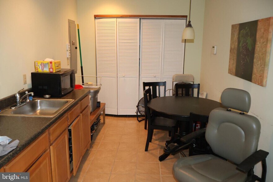 More Photos Of 1543 Gateway Blvd, Woodbury Freestanding For Sale