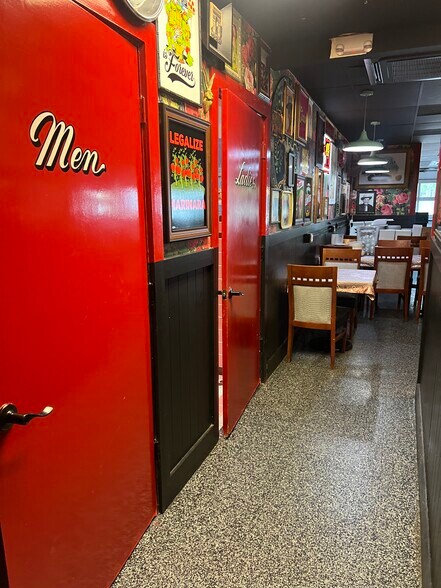 More Photos Of 5535 Calder Ave, Beaumont Restaurant For Lease