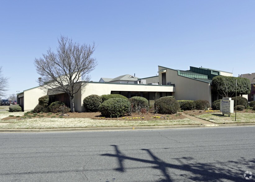 Primary Photo Of 5570 Murray Ave, Memphis Office For Sale