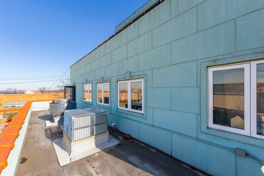 More Photos Of 14-07 113th St, College Point Research And Development For Lease