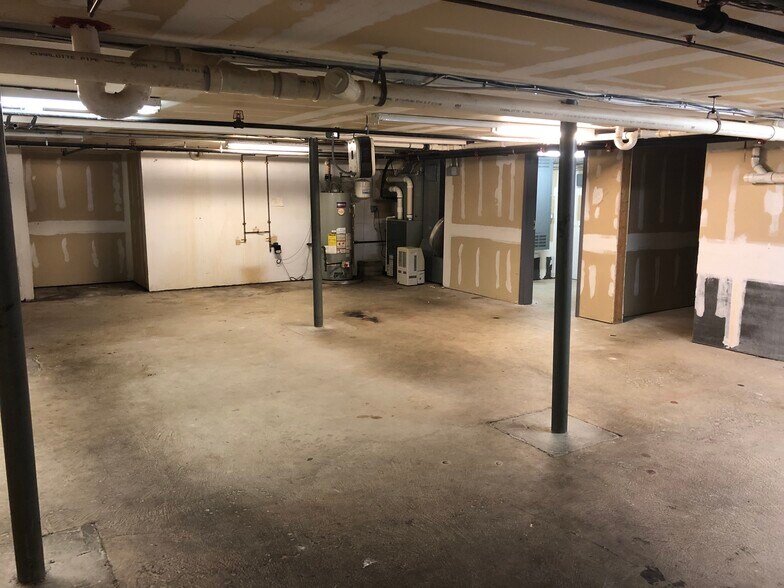 More Photos Of 711 Front St, Woonsocket Fast Food For Lease