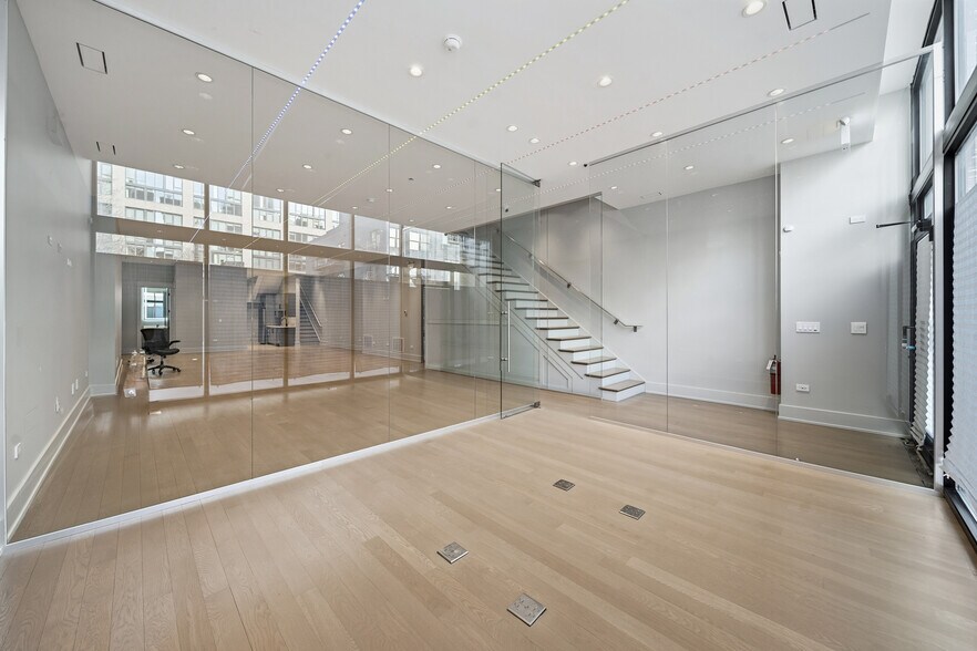 More Photos Of 619 W Randolph St, Chicago Restaurant For Sale