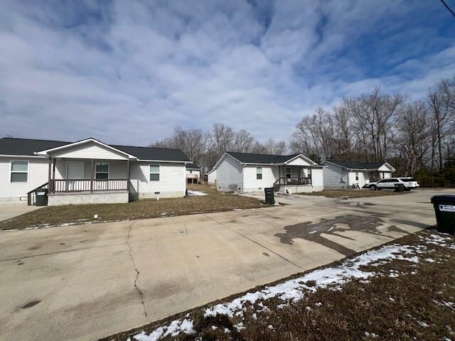 More Photos Of 225 Iris Ln, Crossville Multifamily For Sale