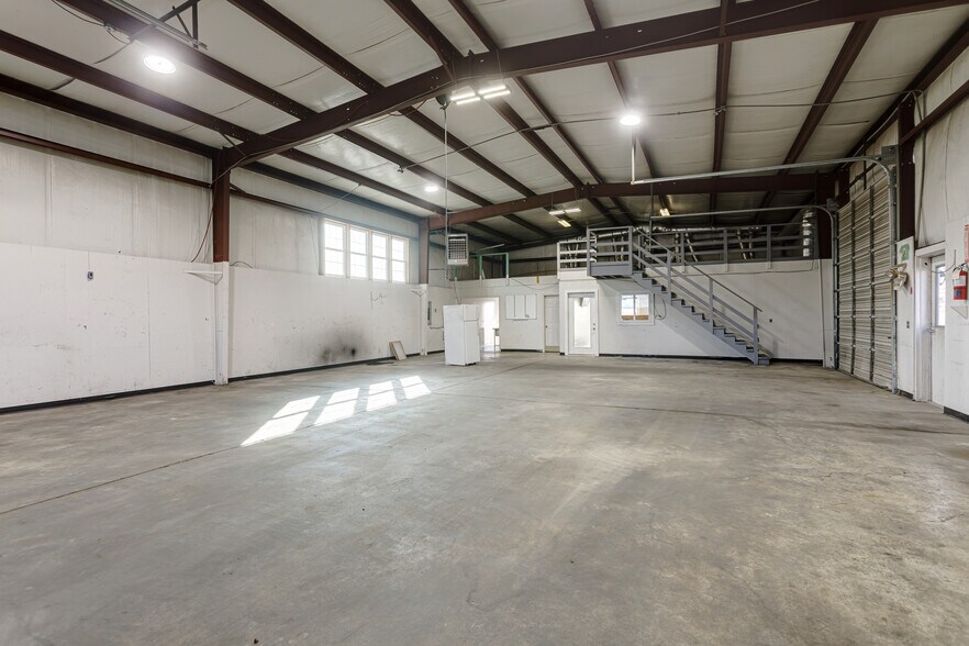 More Photos Of 333 Maddox-simpson Pky, Lebanon Warehouse For Lease