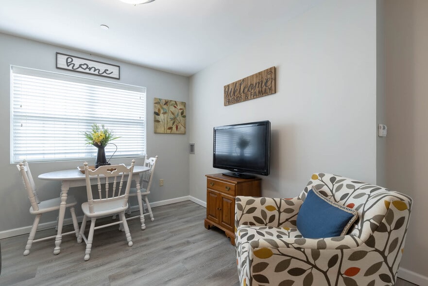 More Photos Of 1207 Vandalia St, Collinsville Assisted Living For Sale