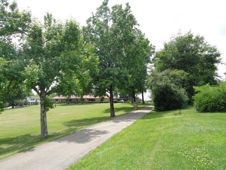 More Photos Of 4911 N Bend Rd, Cincinnati Office Residential For Sale