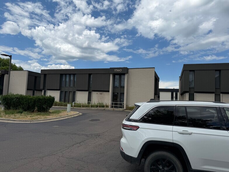 More Photos Of 17320 W 12 Mile Rd, Southfield Unknown For Lease