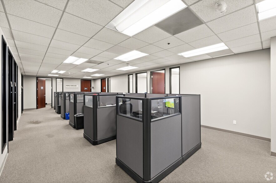 More Photos Of 5805 Sepulveda Blvd, Sherman Oaks Office For Lease
