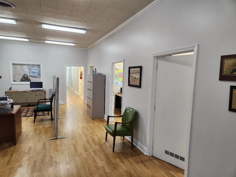More Photos Of 3013 Bank St, Charlotte Flex For Lease