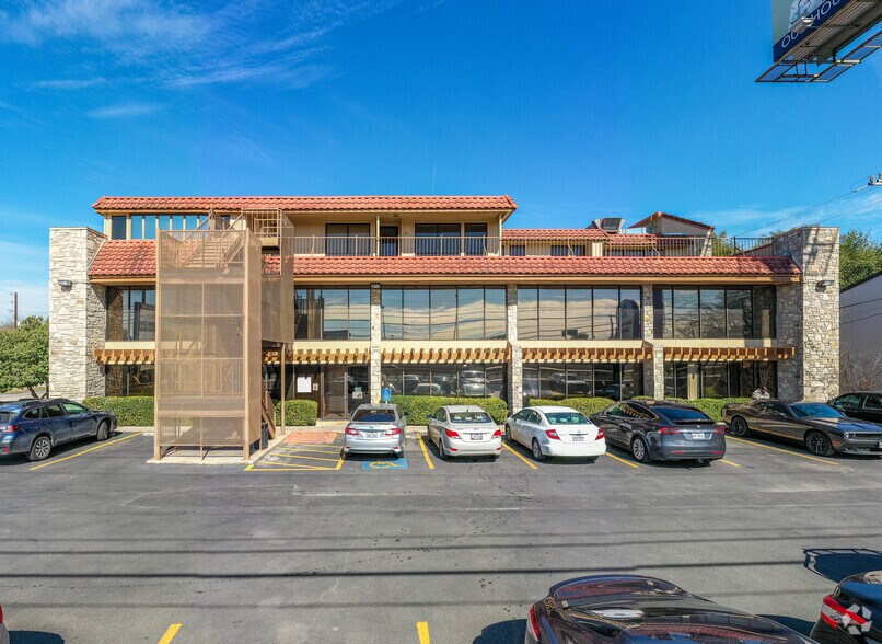 More Photos Of 8500 N Village Dr, San Antonio Medical For Lease