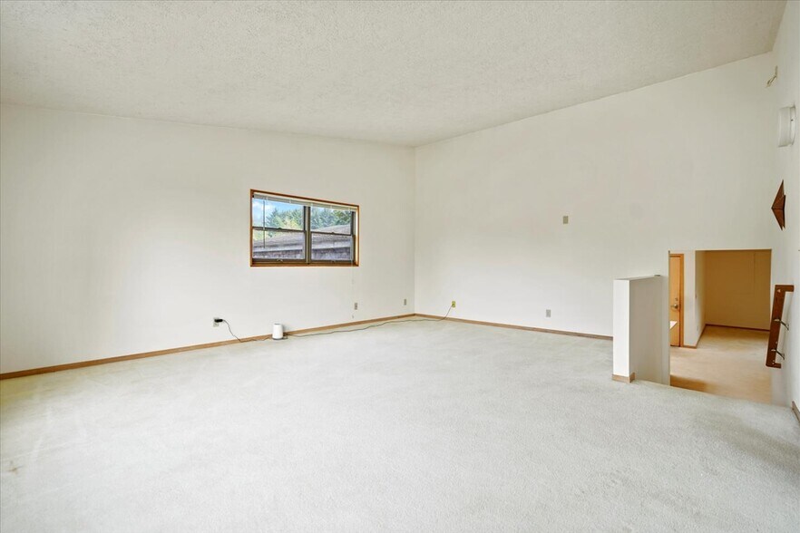 More Photos Of 171 Sunset Blvd, Cannon Beach Storefront Retail Residential For Sale