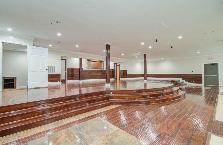 More Photos Of 11411 Homestead Rd, Houston Religious Facility For Sale