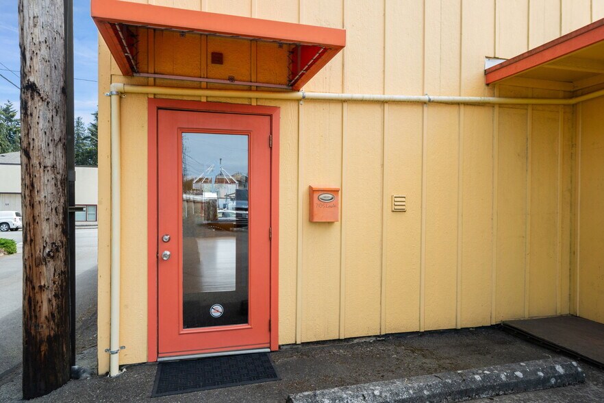 More Photos Of 710 S Lincoln St, Port Angeles General Retail For Sale