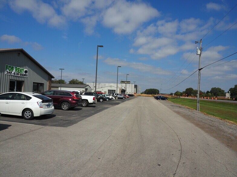 More Photos Of 9430 N Karen Dr, Mooresville Light Distribution For Lease