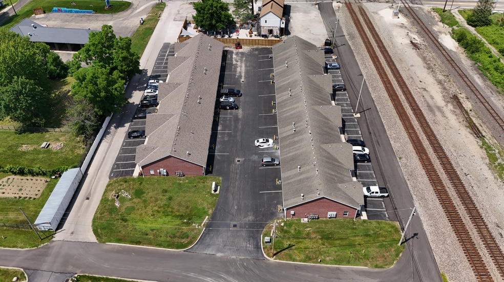 More Photos Of 192-206 Oak St, Columbus Flex For Lease