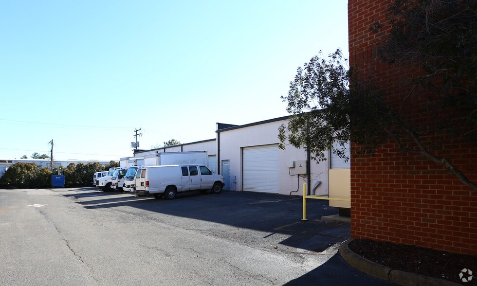 More Photos Of 2400-2410 Charles City Rd, Richmond Light Distribution For Lease