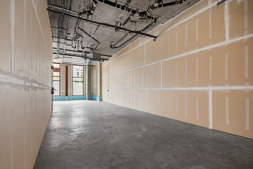 More Photos Of 610 S Lowell St, Portland Storefront Retail Office For Lease