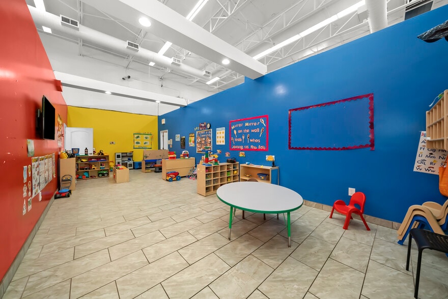 More Photos Of 1155 W 81st St, Chicago Daycare Center For Sale