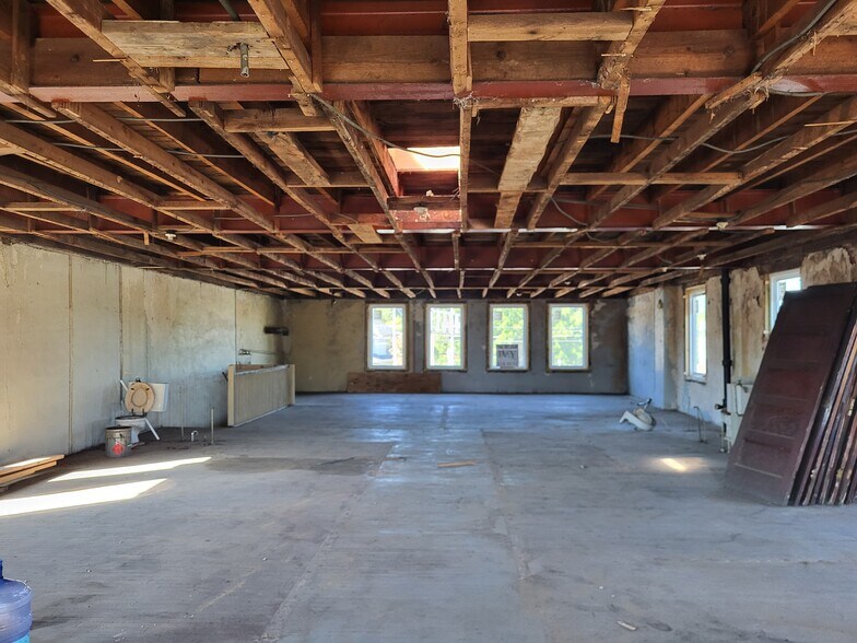 More Photos Of 131 Conover Sta SE, Conover Storefront Retail Office For Lease