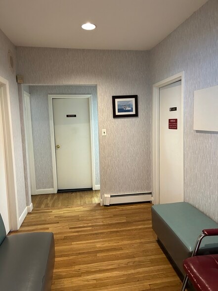 More Photos Of 14653 Delaware Ave, Flushing Medical For Lease
